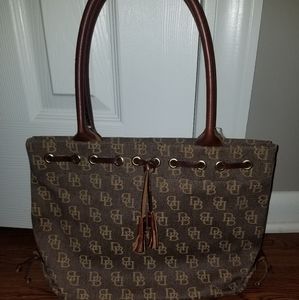 Brown Dooney & Bourke tote